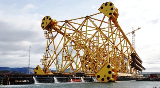 di-rack_clair-ridge-jacket-on-barge_kvaerner